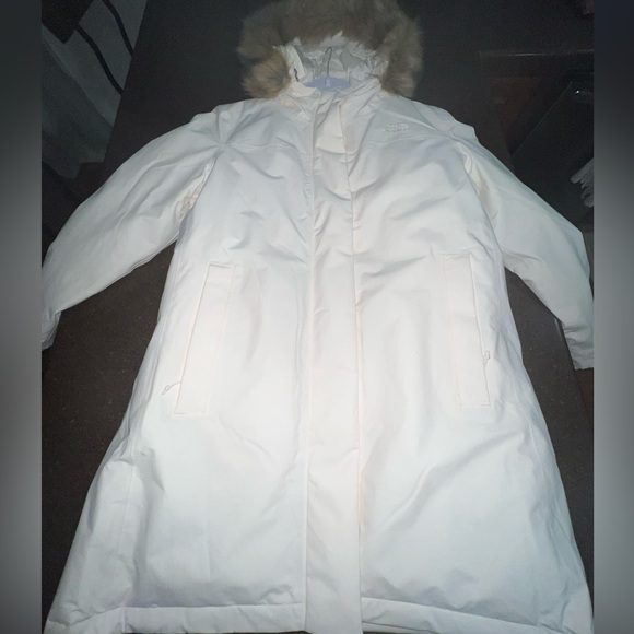 The North Face Women's Arctic Hooded Faux-Fur-Trim Parka - Picture 4 of 11